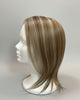 Postizo de cabello natural Bogotá de Carla Bedia sobre un maniquí.