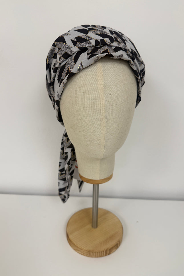 Pañuelo Oncológico Carla Bedia | Zoe Silk Geométrico Plata