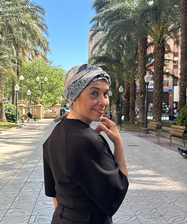 Pañuelo Oncológico Carla Bedia | Sue Abstract Beige Azul