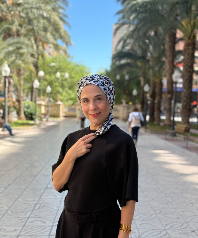 Pañuelo Oncológico Carla Bedia | Zoe Silk Geométrico Plata