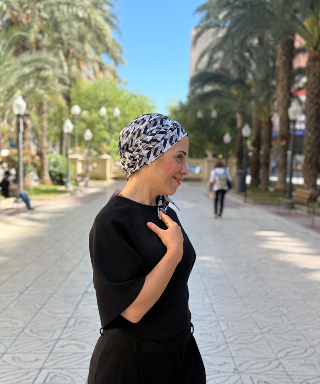 Pañuelo Oncológico Carla Bedia | Zoe Silk Geométrico Plata