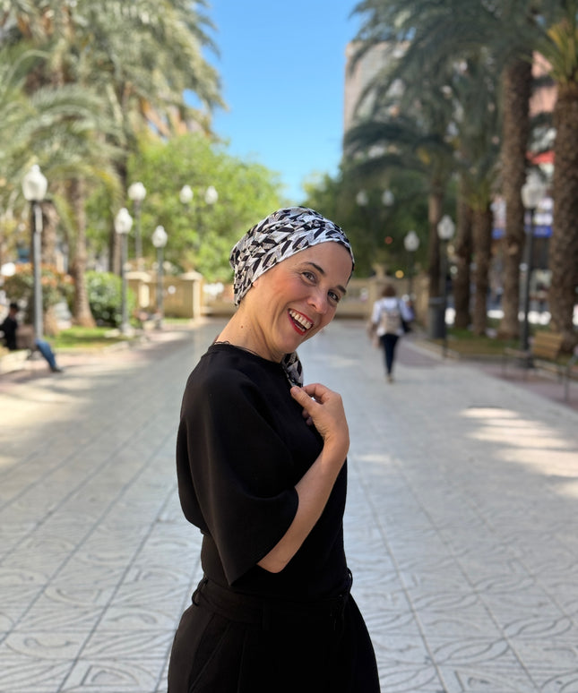 Pañuelo Oncológico Carla Bedia | Zoe Silk Geométrico Plata