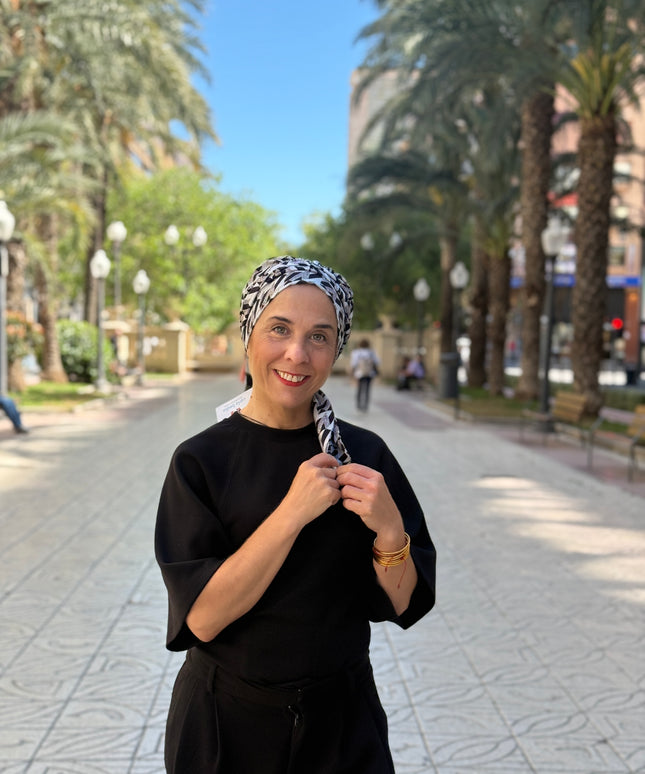 Pañuelo Oncológico Carla Bedia | Zoe Silk Geométrico Plata