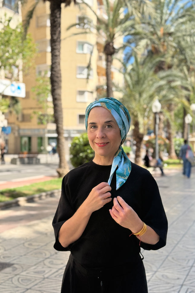 Pañuelo Oncológico Carla Bedia | Zoe Silk Mármol Azul