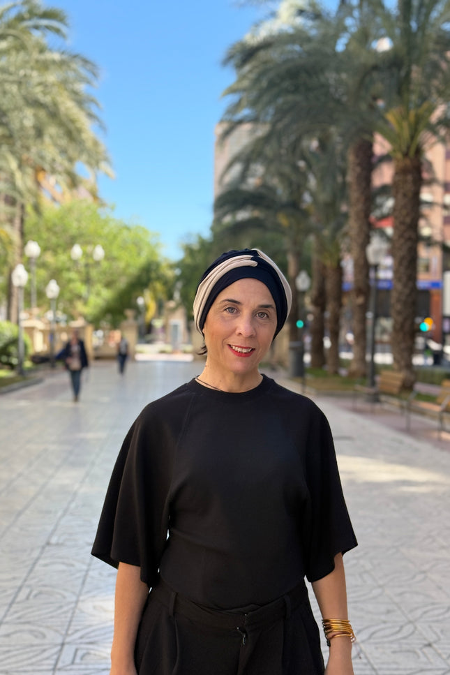 Pañuelo Oncológico Carla Bedia | Gala Negro Arena