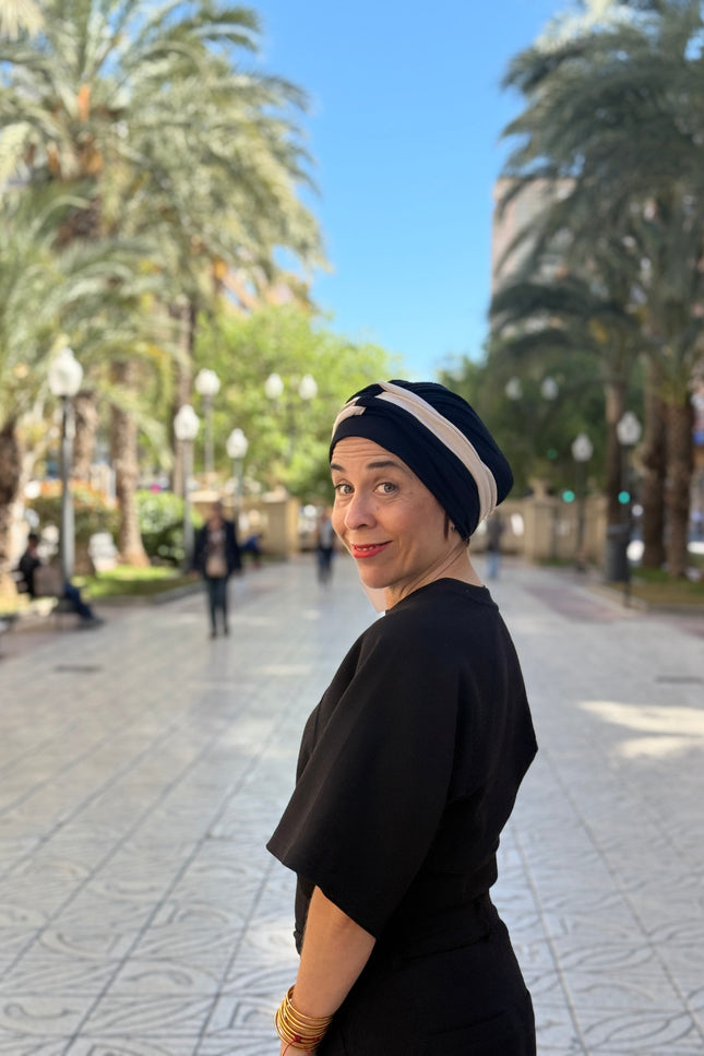 Pañuelo Oncológico Carla Bedia | Gala Negro Arena