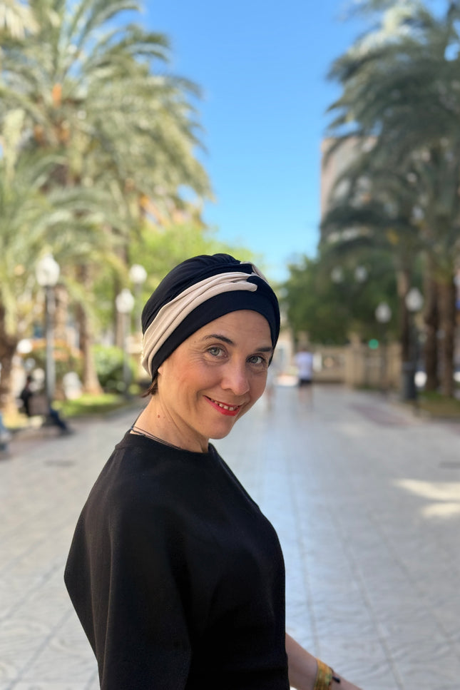 Pañuelo Oncológico Carla Bedia | Gala Negro Arena