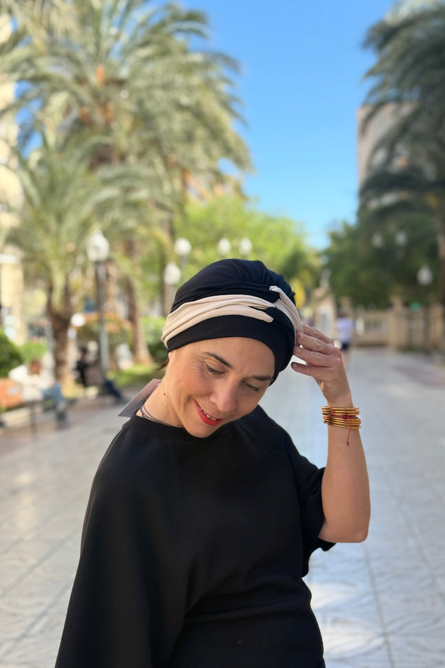 Pañuelo Oncológico Carla Bedia | Gala Negro Arena