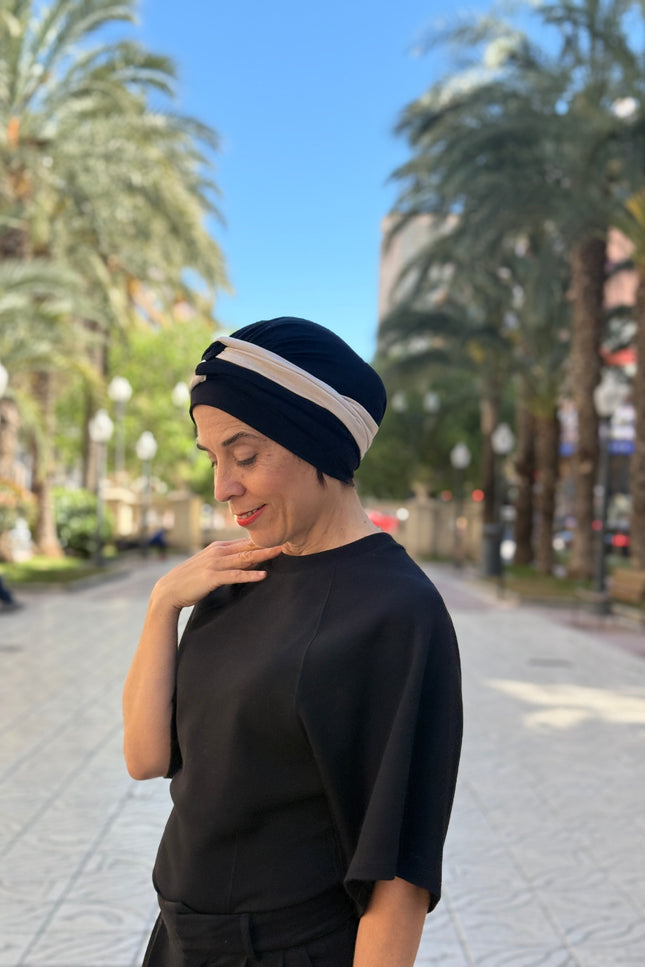 Pañuelo Oncológico Carla Bedia | Gala Negro Arena