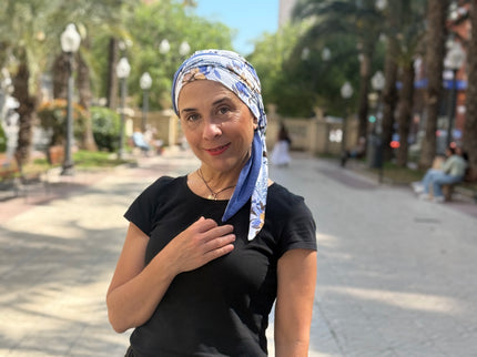 Pañuelo Oncológico Carla Bedia | Zoe Bambú Flores Azul Mostaza