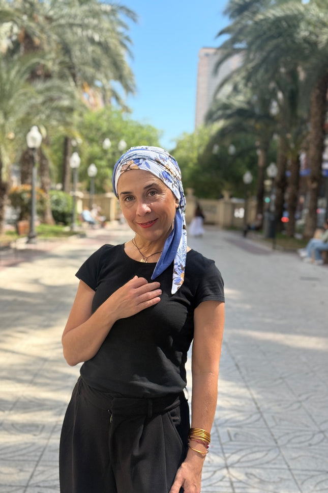 Pañuelo Oncológico Carla Bedia | Zoe Bambú Flores Azul Mostaza