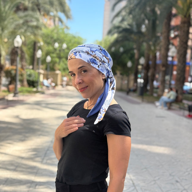 Pañuelo Oncológico Carla Bedia | Zoe Bambú Flores Azul Mostaza