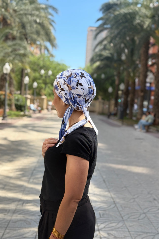 Pañuelo Oncológico Carla Bedia | Zoe Bambú Flores Azul Mostaza