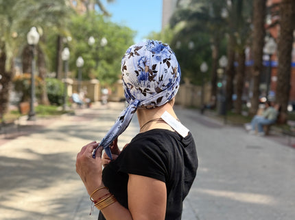 Pañuelo Oncológico Carla Bedia | Zoe Bambú Flores Azul Mostaza