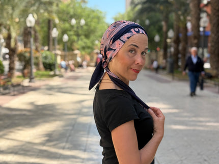 Pañuelo Oncológico Carla Bedia | Zoe Bambú Abstrac Coral Navy