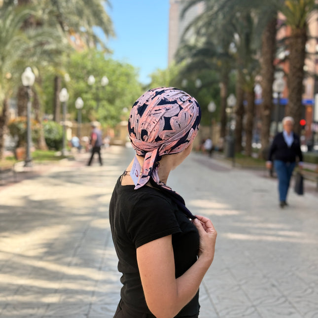 Pañuelo Oncológico Carla Bedia | Zoe Bambú Abstrac Coral Navy