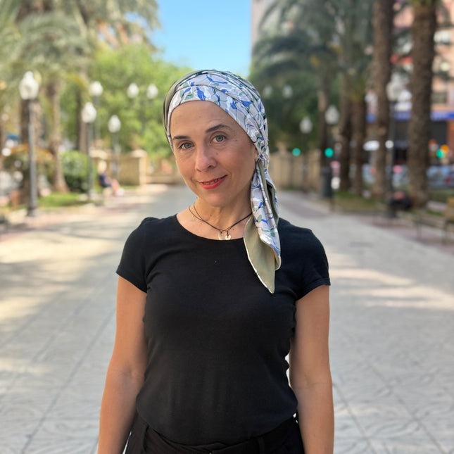 Pañuelo Oncológico Carla Bedia | Zoe Bambú Hojas Azul Caqui