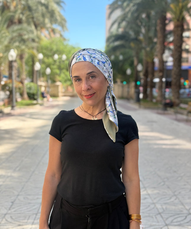 Pañuelo Oncológico Carla Bedia | Zoe Bambú Hojas Azul Caqui