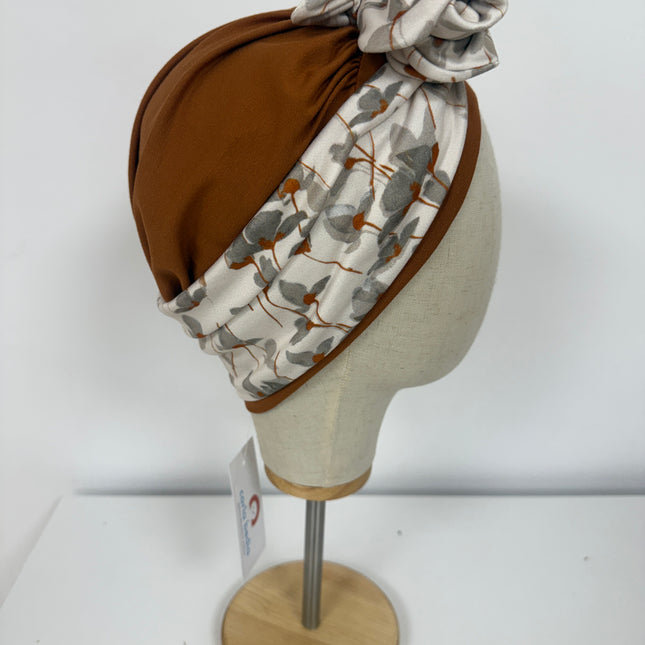 Pañuelo Oncológico Carla Bedia | Lara Cognac Floral Gris