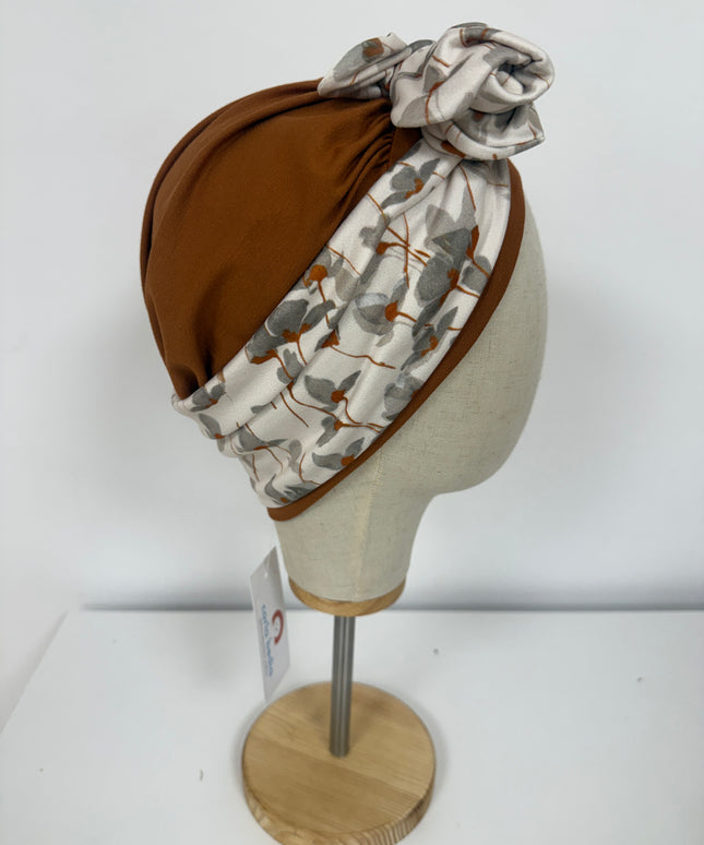 Pañuelo Oncológico Carla Bedia | Lara Cognac Floral Gris
