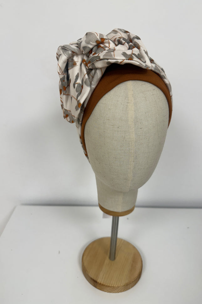 Pañuelo Oncológico Carla Bedia | Lara Cognac Floral Gris