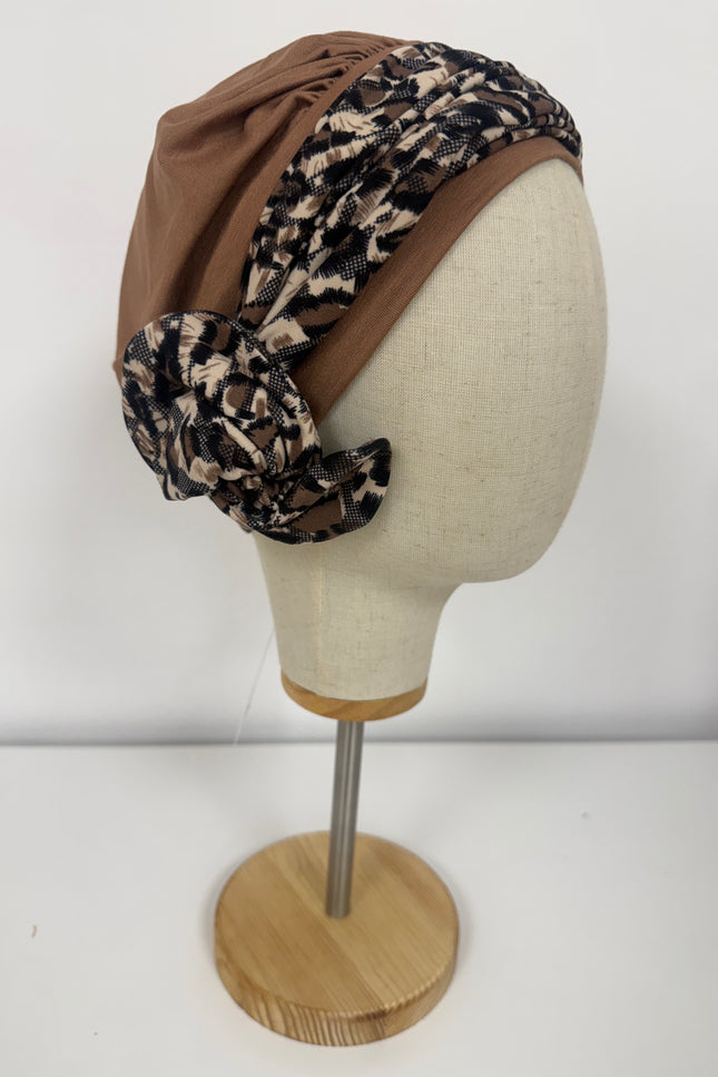 Pañuelo Oncológico Carla Bedia | Lara Marrón Animal Print