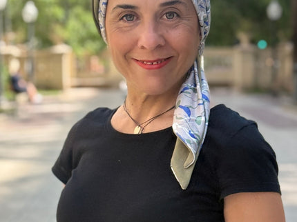 Pañuelo Oncológico Carla Bedia | Zoe Bambú Hojas Azul Caqui