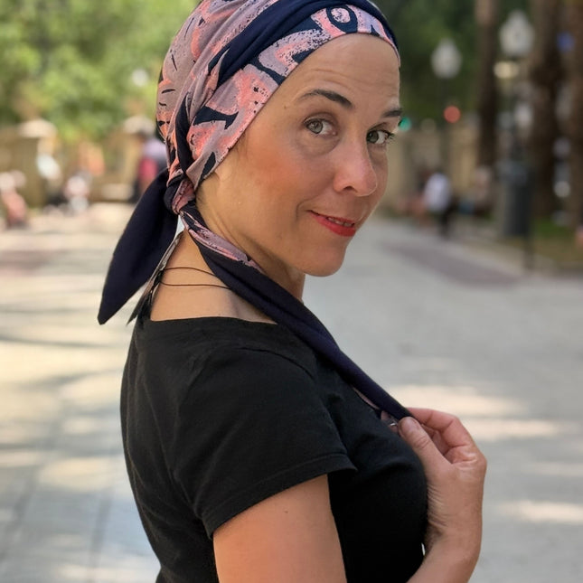Pañuelo Oncológico Carla Bedia | Zoe Bambú Abstrac Coral Navy