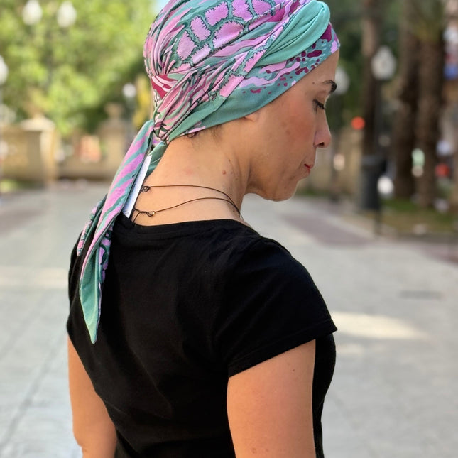 Pañuelo Oncológico Carla Bedia | Zoe Bambú Animal Pink Green