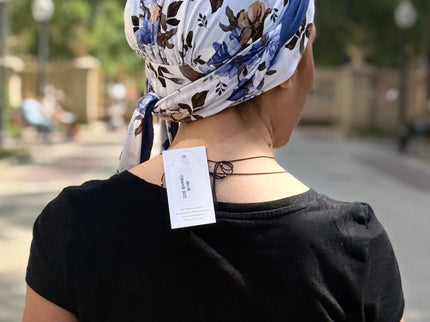 Pañuelo Oncológico Carla Bedia | Zoe Bambú Flores Azul Mostaza