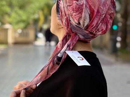 Pañuelo Oncológico Carla Bedia | Zoe Silk Plumas Rosé