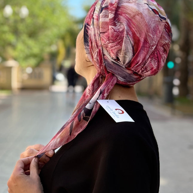 Pañuelo Oncológico Carla Bedia | Zoe Silk Plumas Rosé