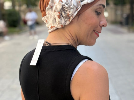 Pañuelo Oncológico Carla Bedia | Lara Cognac Floral Gris
