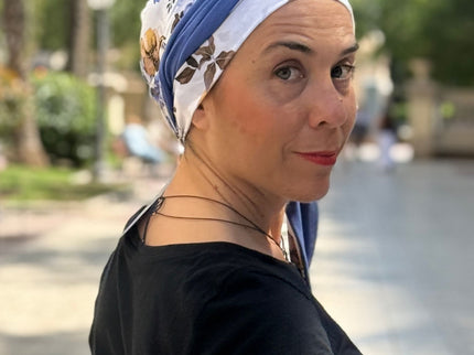 Pañuelo Oncológico Carla Bedia | Zoe Bambú Flores Azul Mostaza