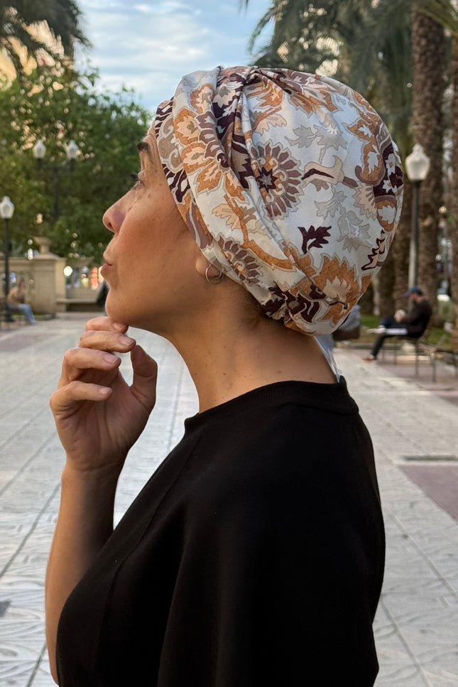 Pañuelo Oncológico Carla Bedia | Sue Floral Tierra