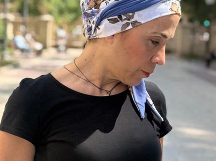 Pañuelo Oncológico Carla Bedia | Zoe Bambú Flores Azul Mostaza