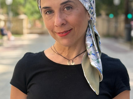 Pañuelo Oncológico Carla Bedia | Zoe Bambú Hojas Azul Caqui