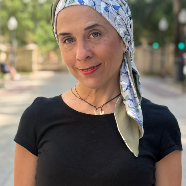 Pañuelo Oncológico Carla Bedia | Zoe Bambú Hojas Azul Caqui