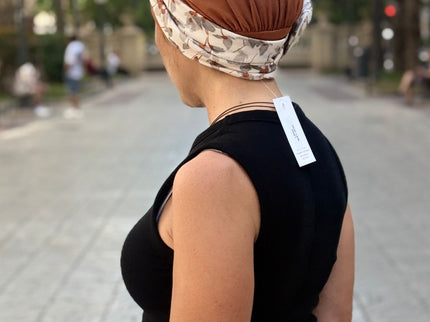 Pañuelo Oncológico Carla Bedia | Lara Cognac Floral Gris