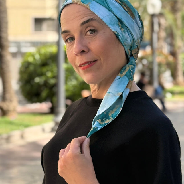 Pañuelo Oncológico Carla Bedia | Zoe Silk Mármol Azul