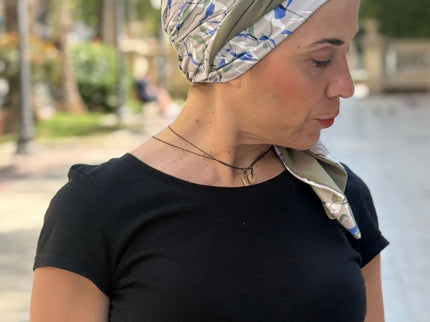 Pañuelo Oncológico Carla Bedia | Zoe Bambú Hojas Azul Caqui
