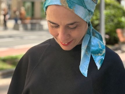 Pañuelo Oncológico Carla Bedia | Zoe Silk Mármol Azul