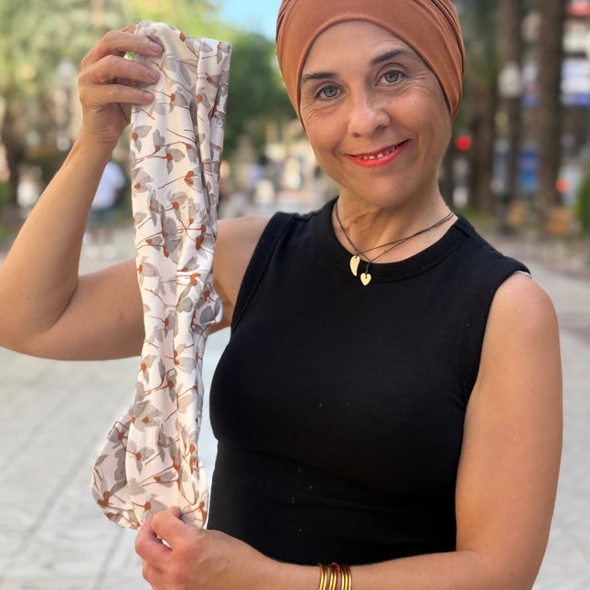 Pañuelo Oncológico Carla Bedia | Lara Cognac Floral Gris