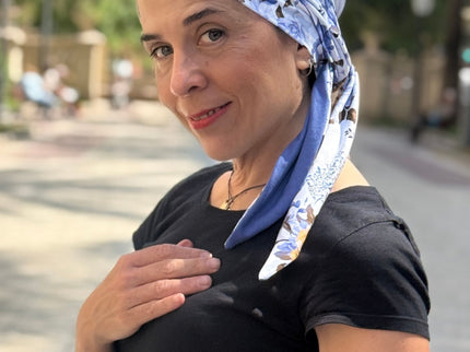 Pañuelo Oncológico Carla Bedia | Zoe Bambú Flores Azul Mostaza