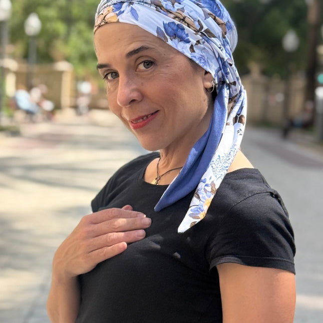 Pañuelo Oncológico Carla Bedia | Zoe Bambú Flores Azul Mostaza