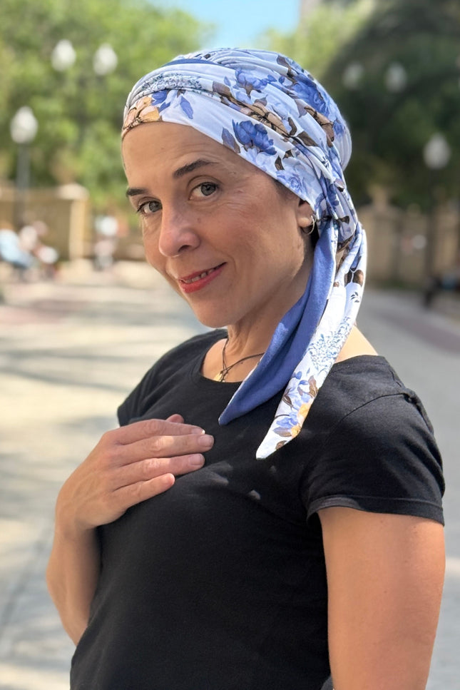 Pañuelo Oncológico Carla Bedia | Zoe Bambú Flores Azul Mostaza