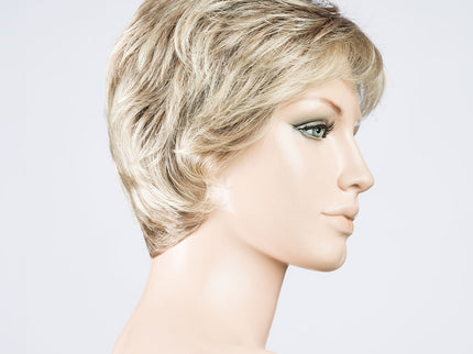 Peluca Alba Comfort de Ellen Wille, color Sandyblonde Rooted, fotografía en maniquí