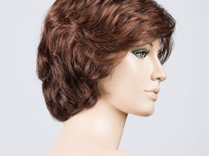 Peluca Alexis de Ellen Wille, color Auburn Mix, vista lateral en maniquí