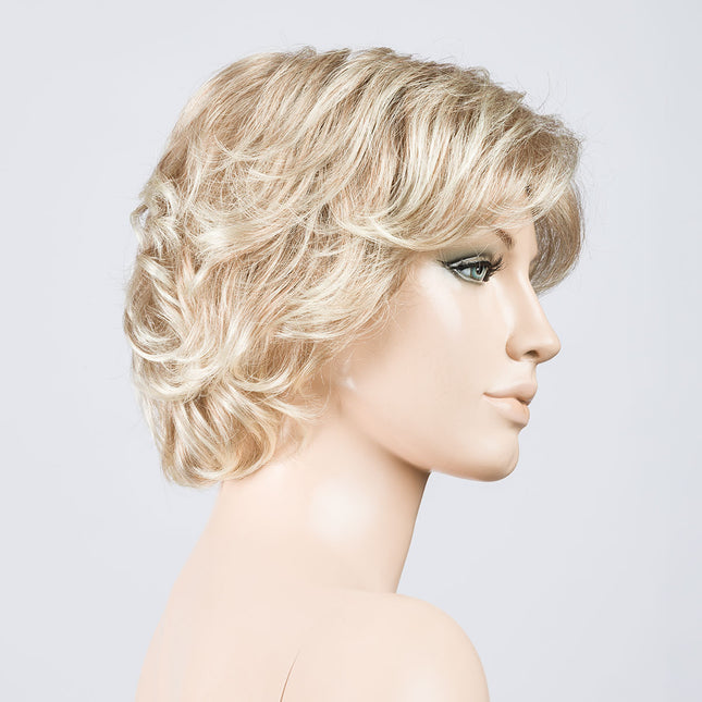 Peluca Alexis de Ellen Wille, color Champagne Mix, vista lateral en maniquí