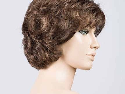 Peluca Alexis de Ellen Wille, color Chocolate Mix, vista lateral en maniquí